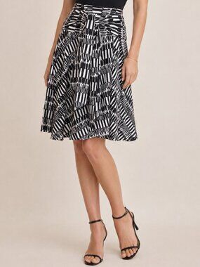 100% Silk Club Monaco Wrap Skirt Geometric Pattern Sz 4